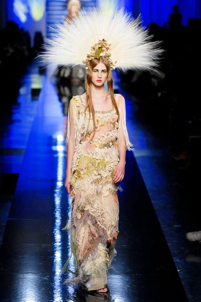 Look 28